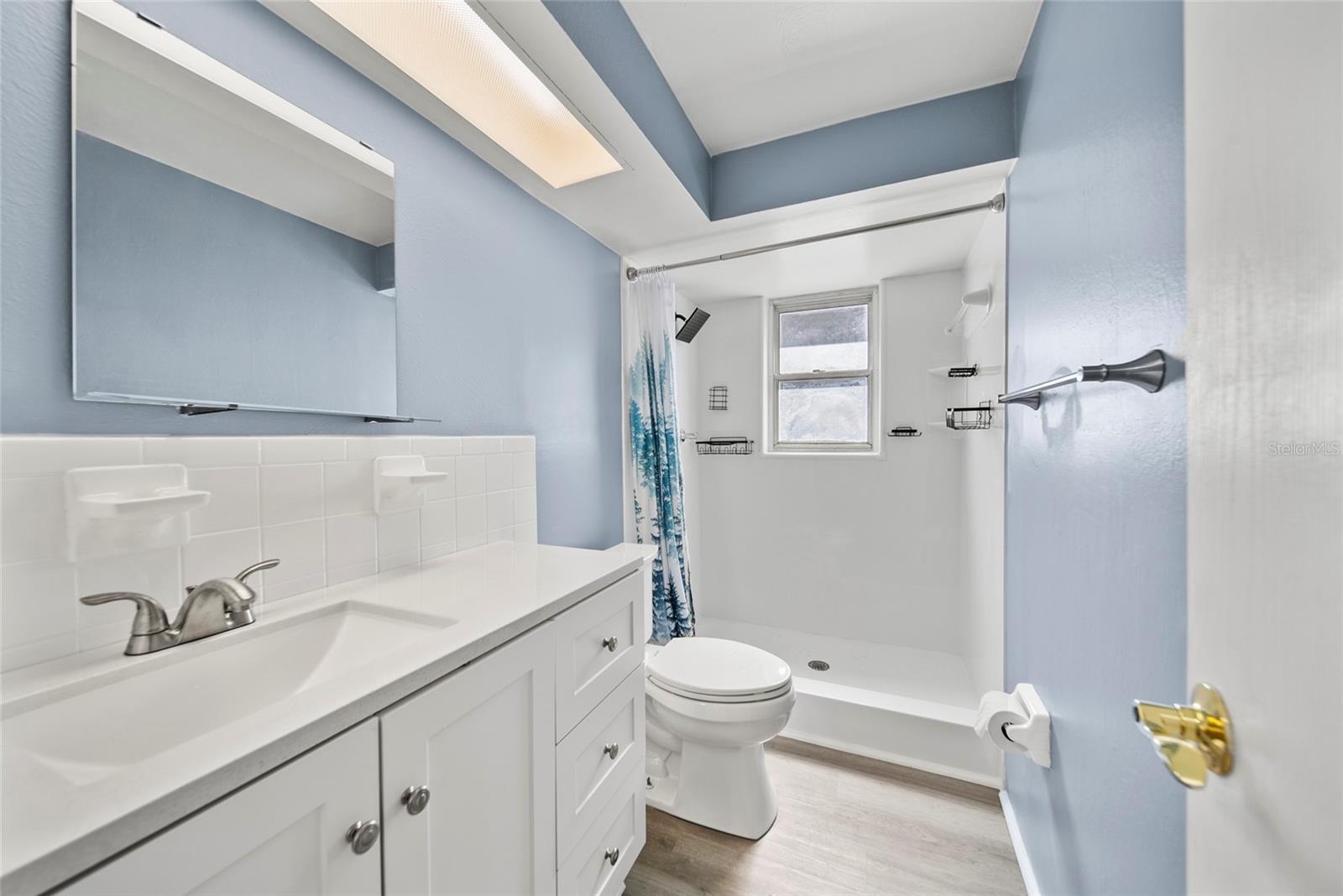 Listing photo id 9 for 6220 Brookshire Avenue
