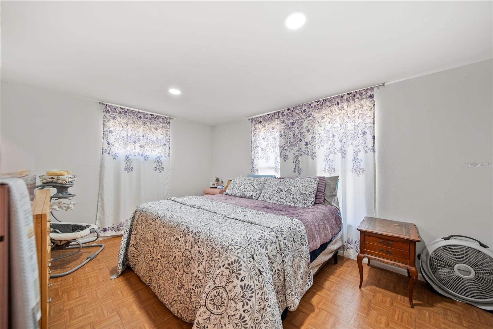 Listing photo id 10 for 6220 Brookshire Avenue
