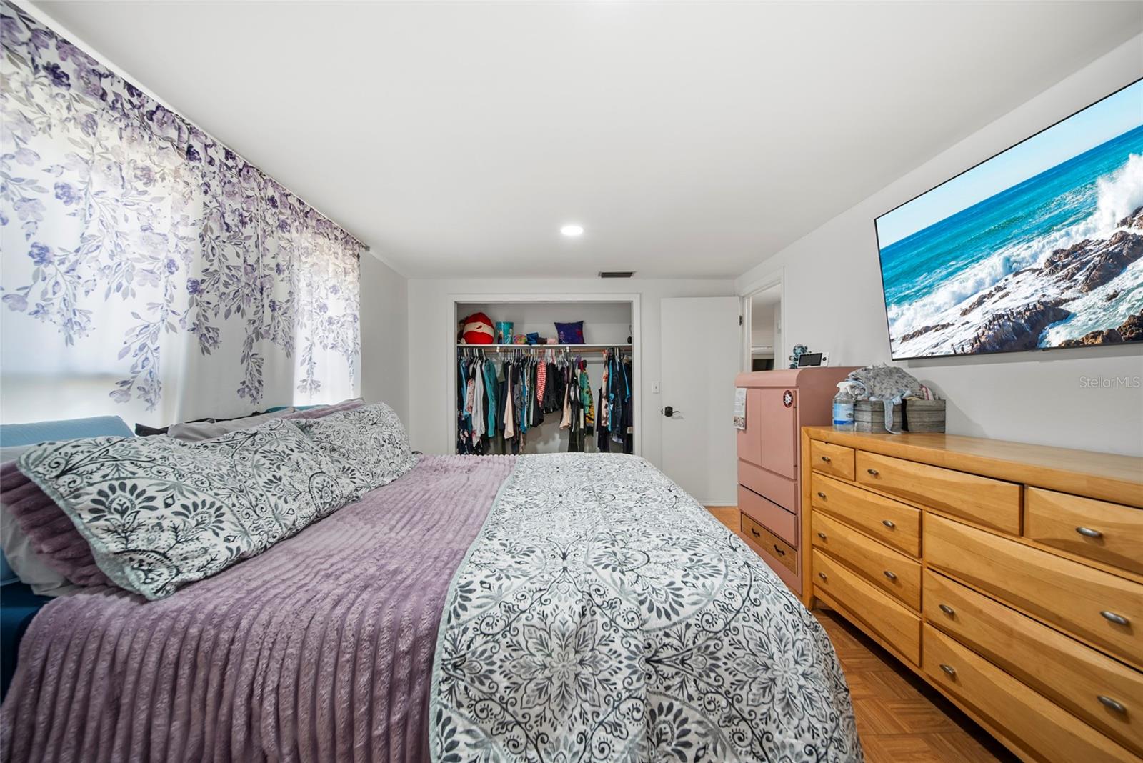 Listing photo id 11 for 6220 Brookshire Avenue