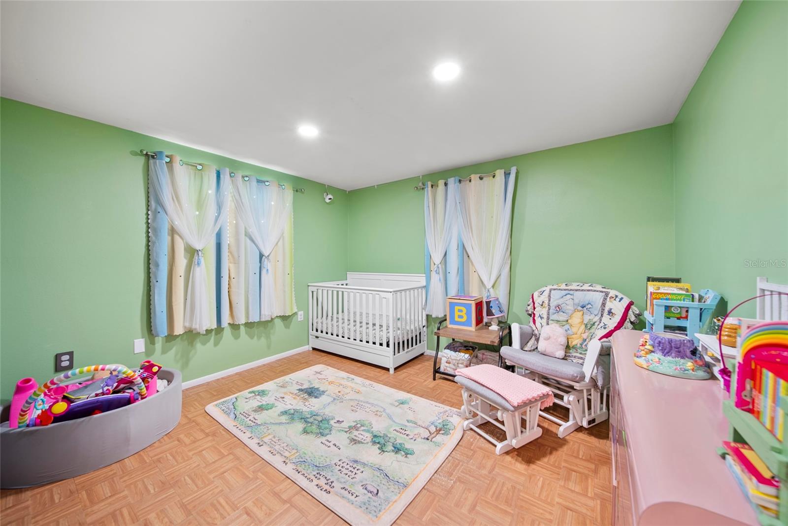 Listing photo id 13 for 6220 Brookshire Avenue