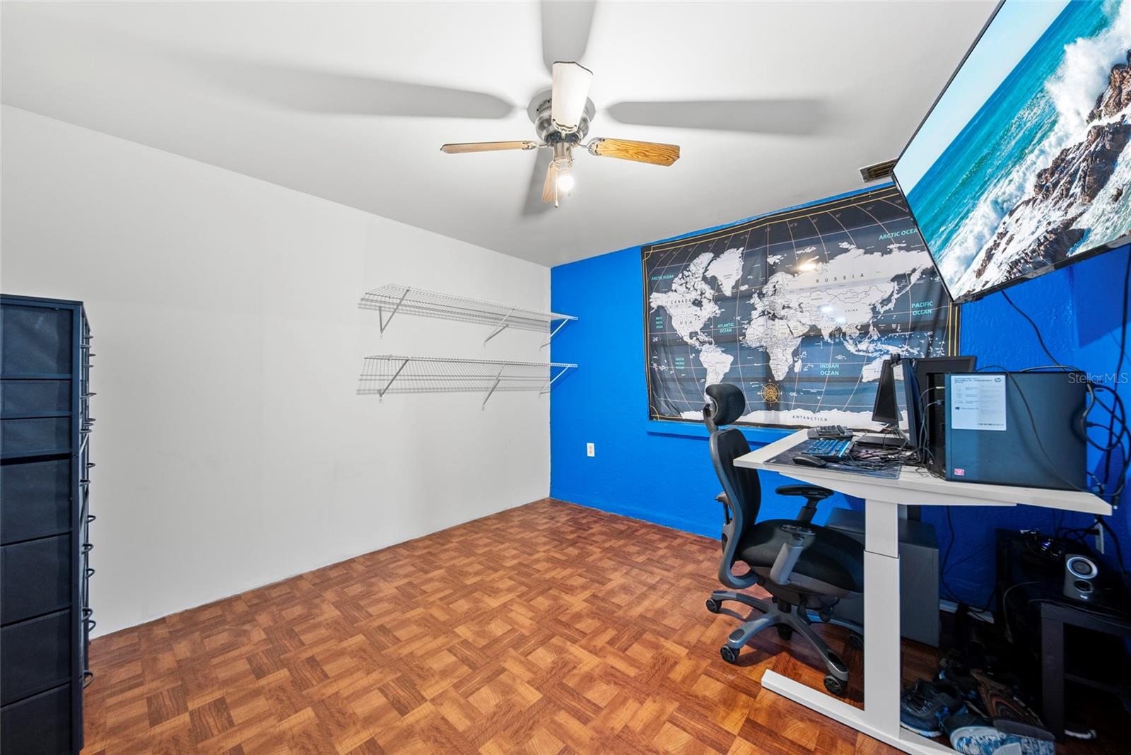 Listing photo id 15 for 6220 Brookshire Avenue