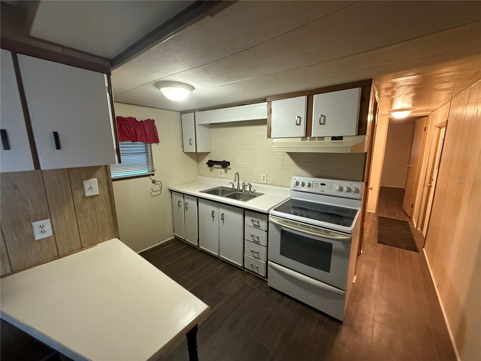 Listing photo id 3 for 9790 66th 401