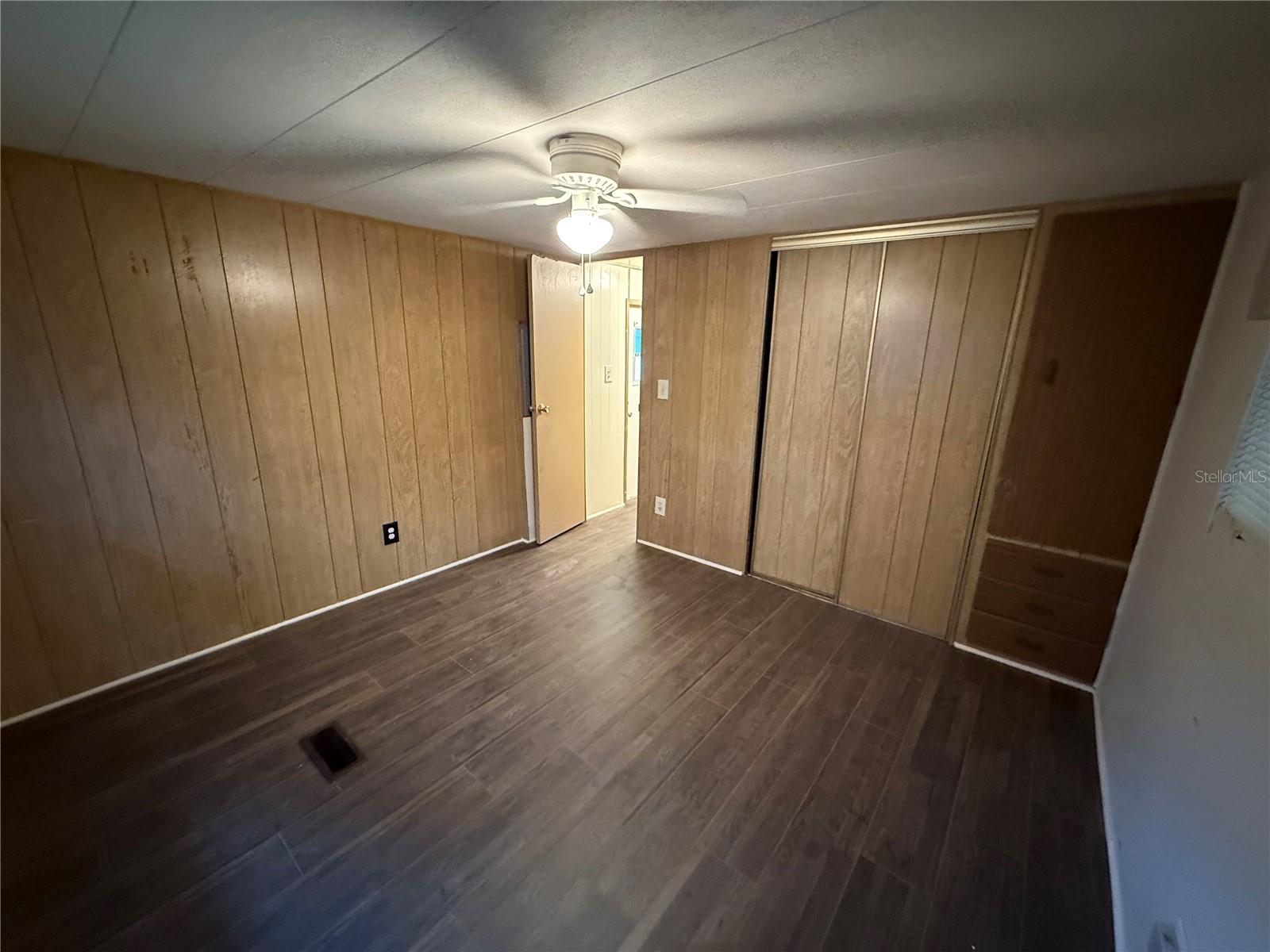 Listing photo id 6 for 9790 66th 401