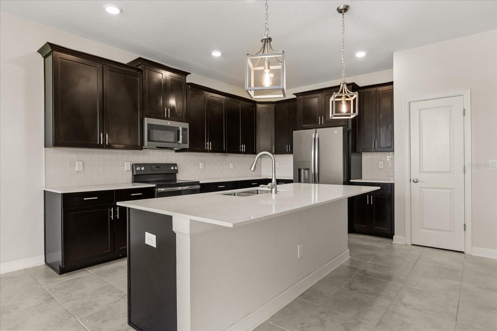 Image 5 of 38 For 11046 Longleaf Woods Drive