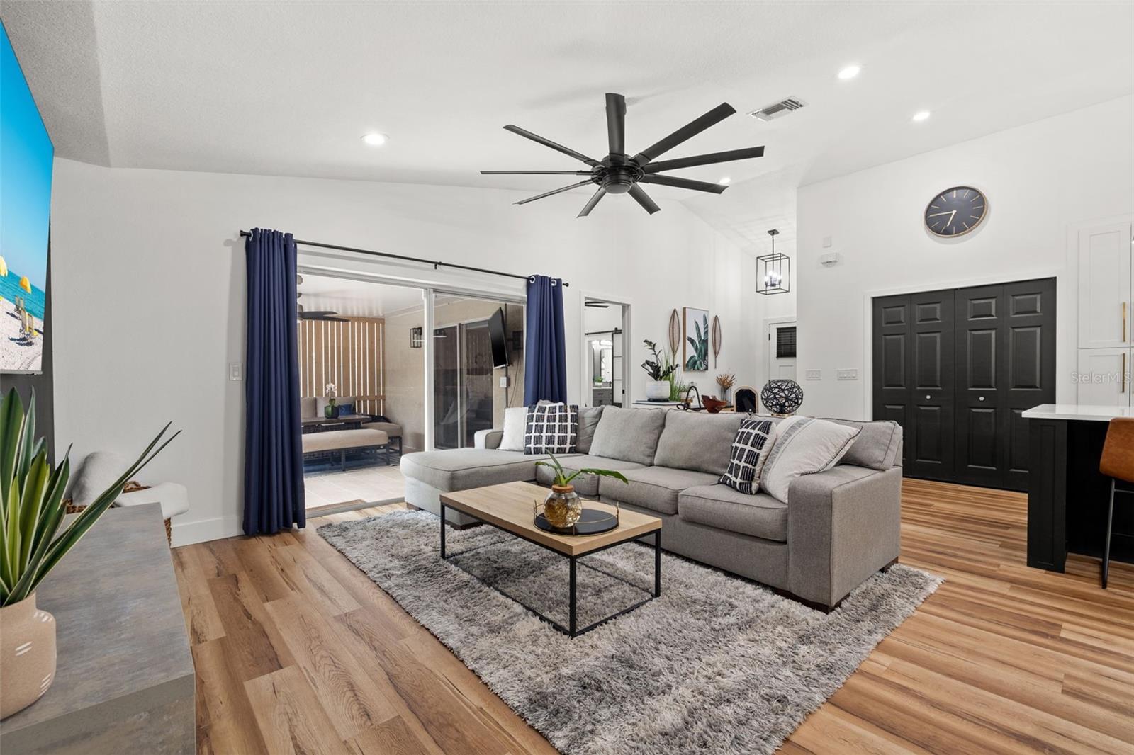 Image 11 of 48 For 12645 Pineforest Way E