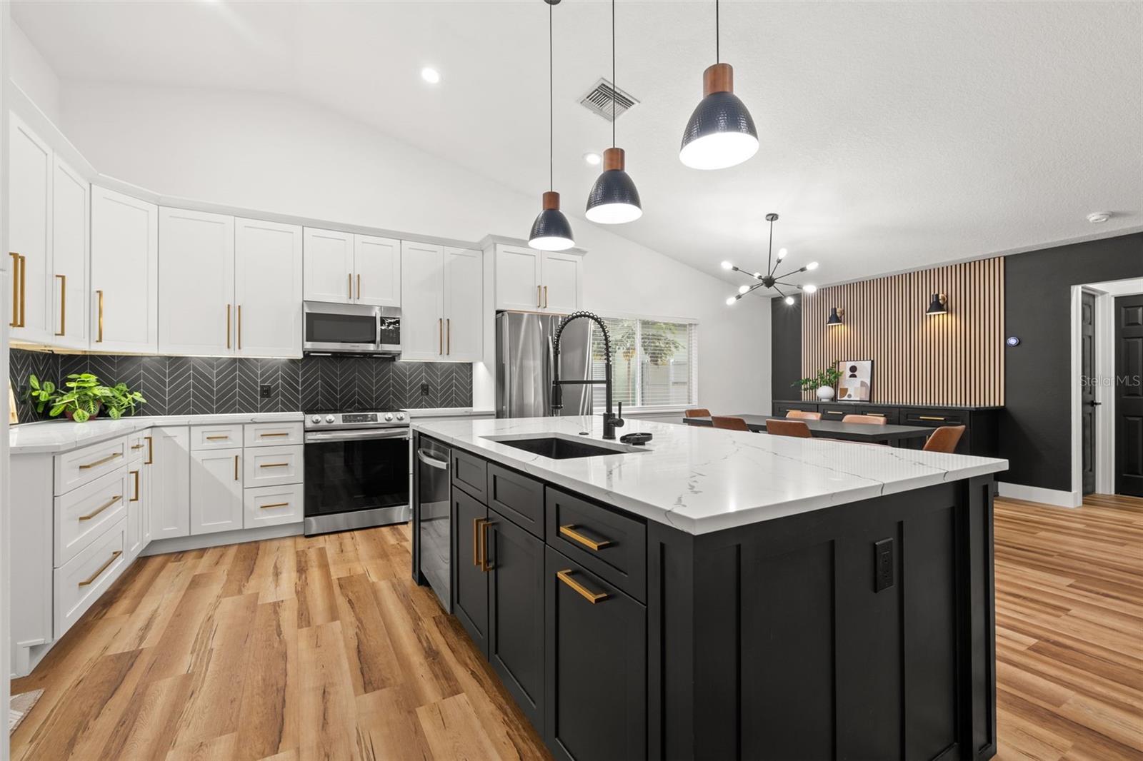 Image 15 of 48 For 12645 Pineforest Way E