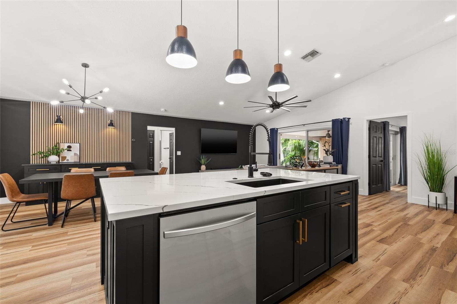 Image 16 of 48 For 12645 Pineforest Way E