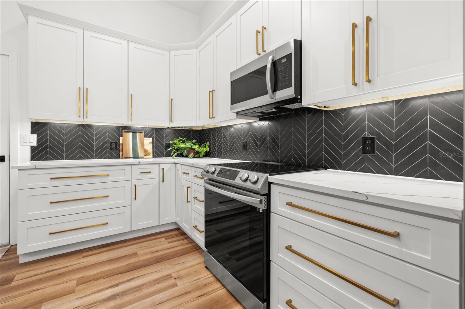 Image 18 of 48 For 12645 Pineforest Way E