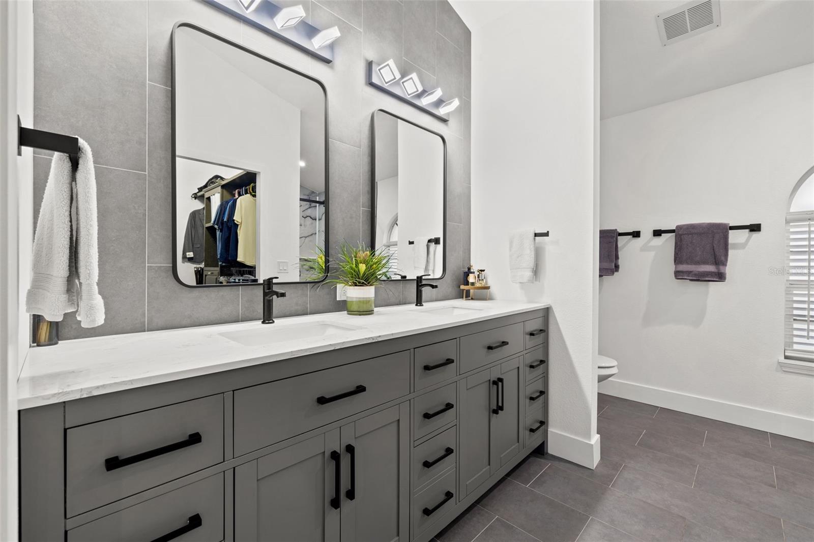 Image 28 of 48 For 12645 Pineforest Way E