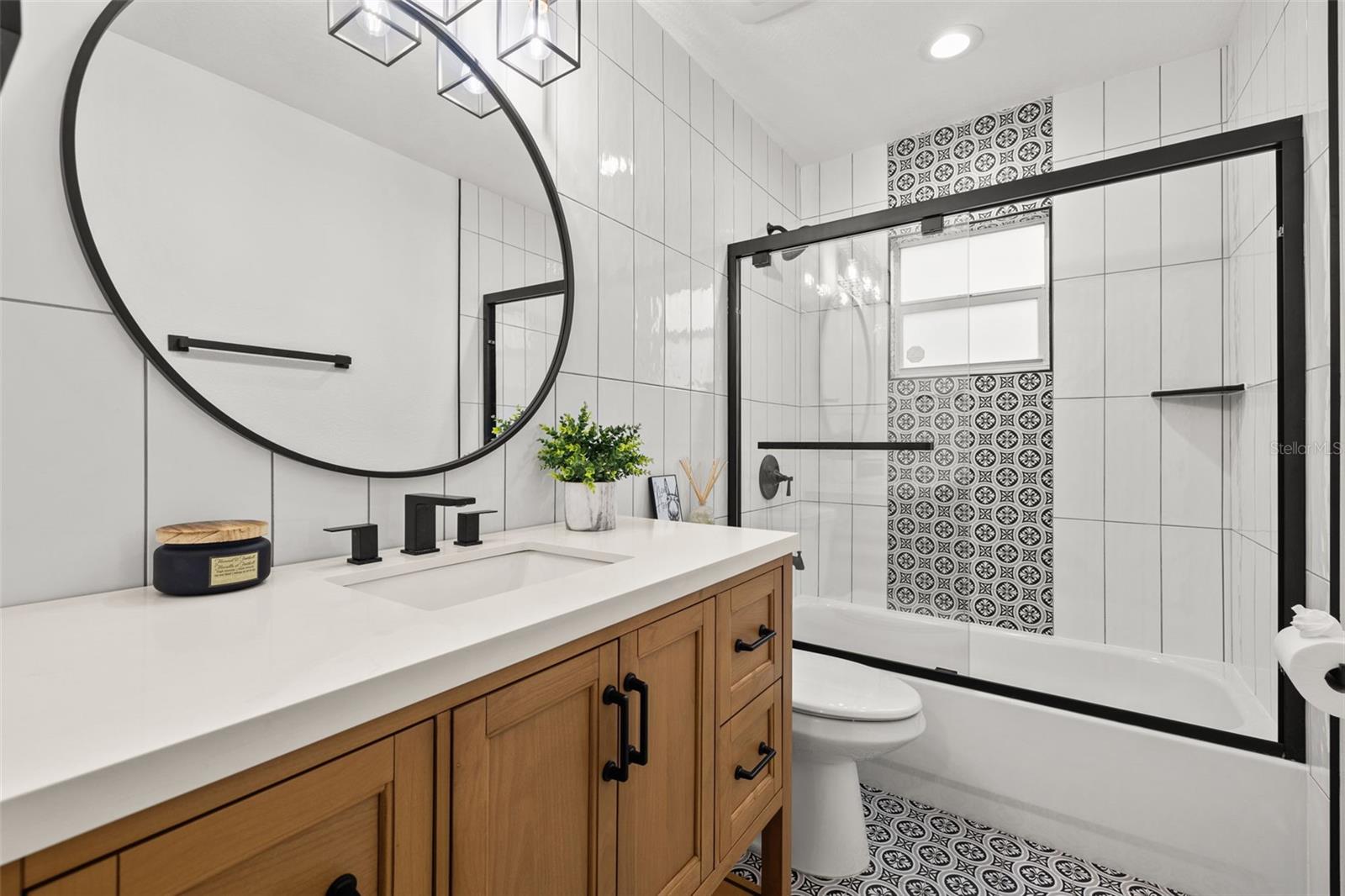 Image 33 of 48 For 12645 Pineforest Way E