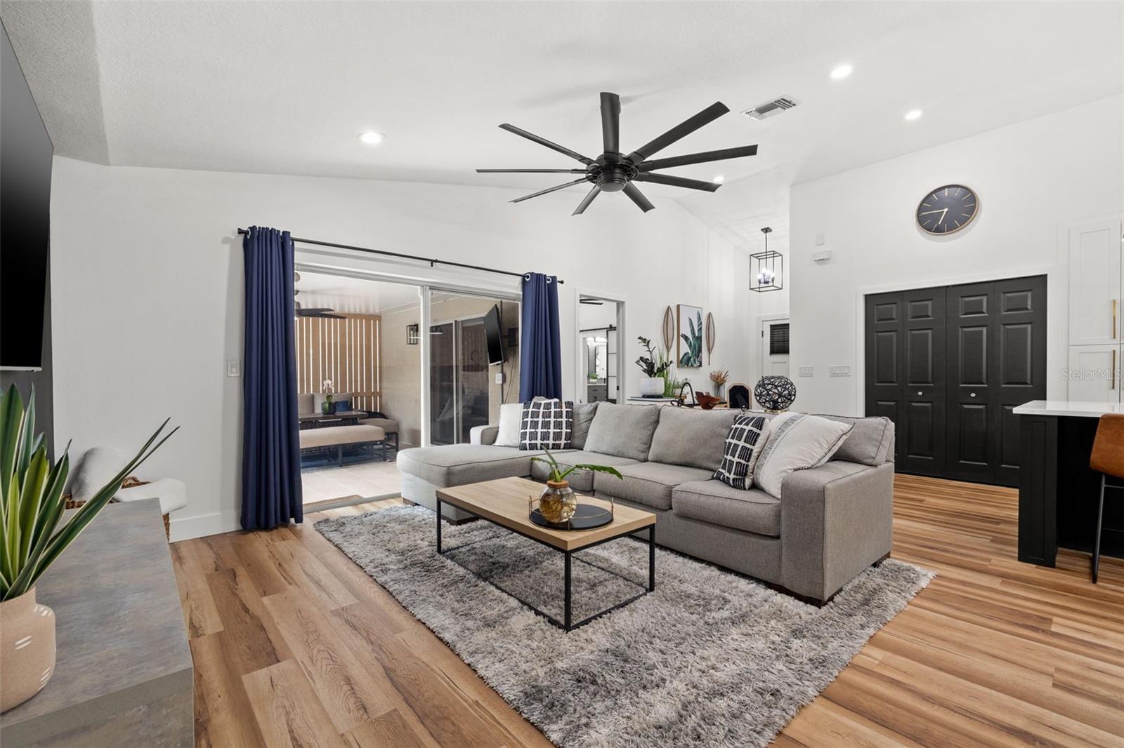 Image 6 of 48 For 12645 Pineforest Way E