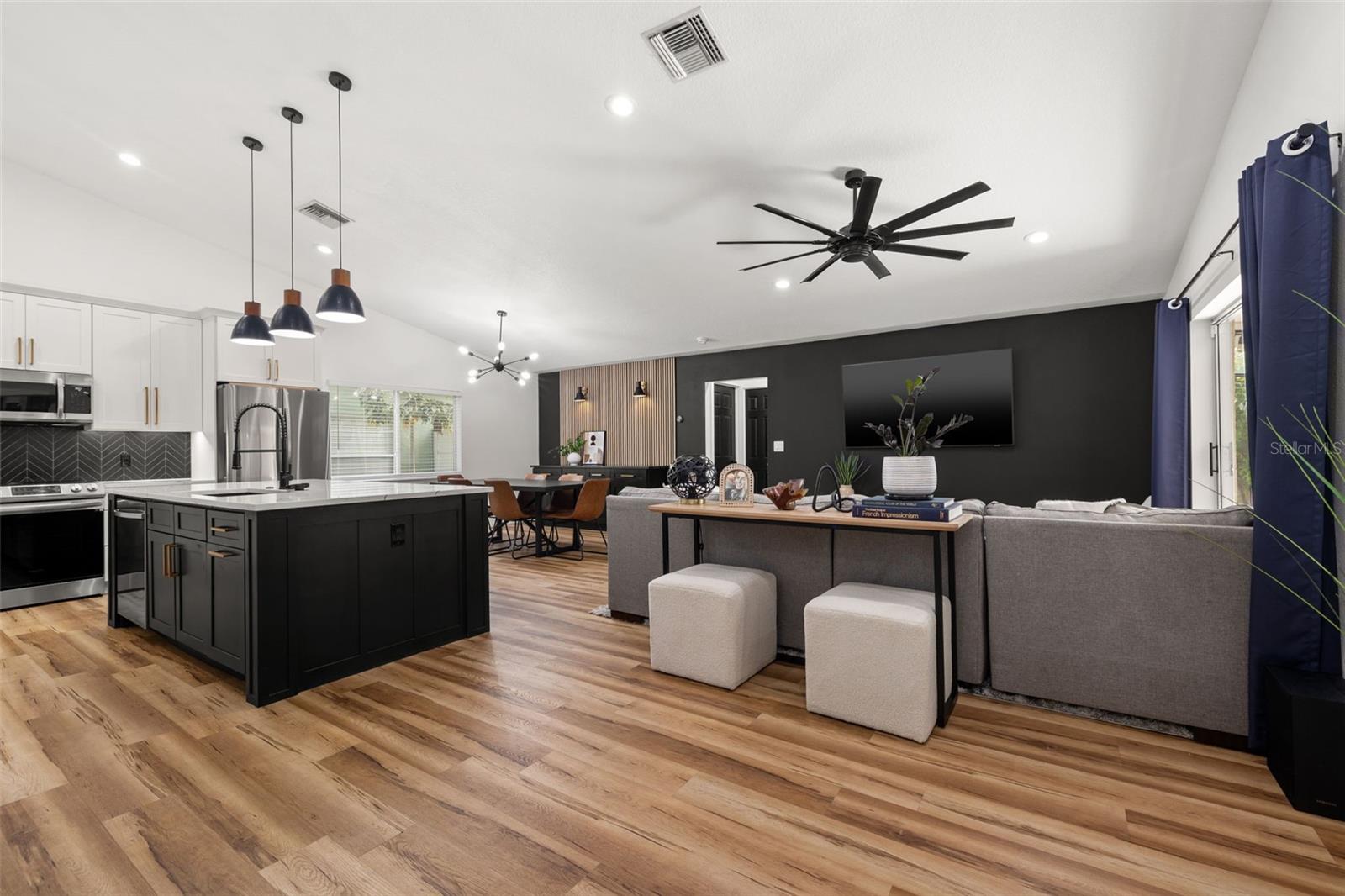 Image 7 of 48 For 12645 Pineforest Way E