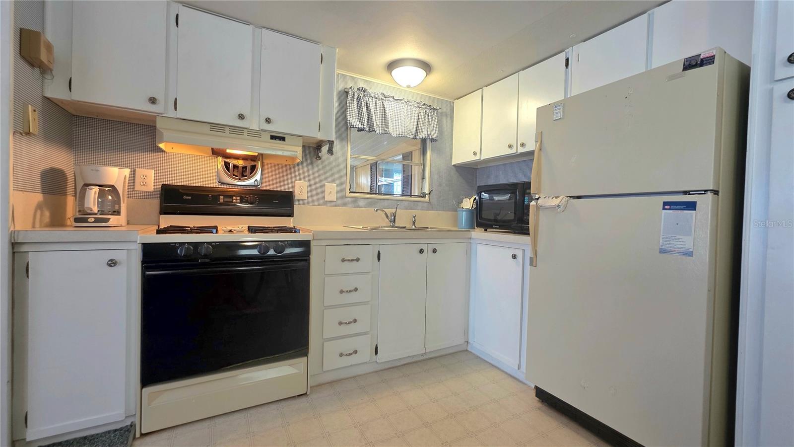 Image 21 of 66 For 37112 Sandra Avenue