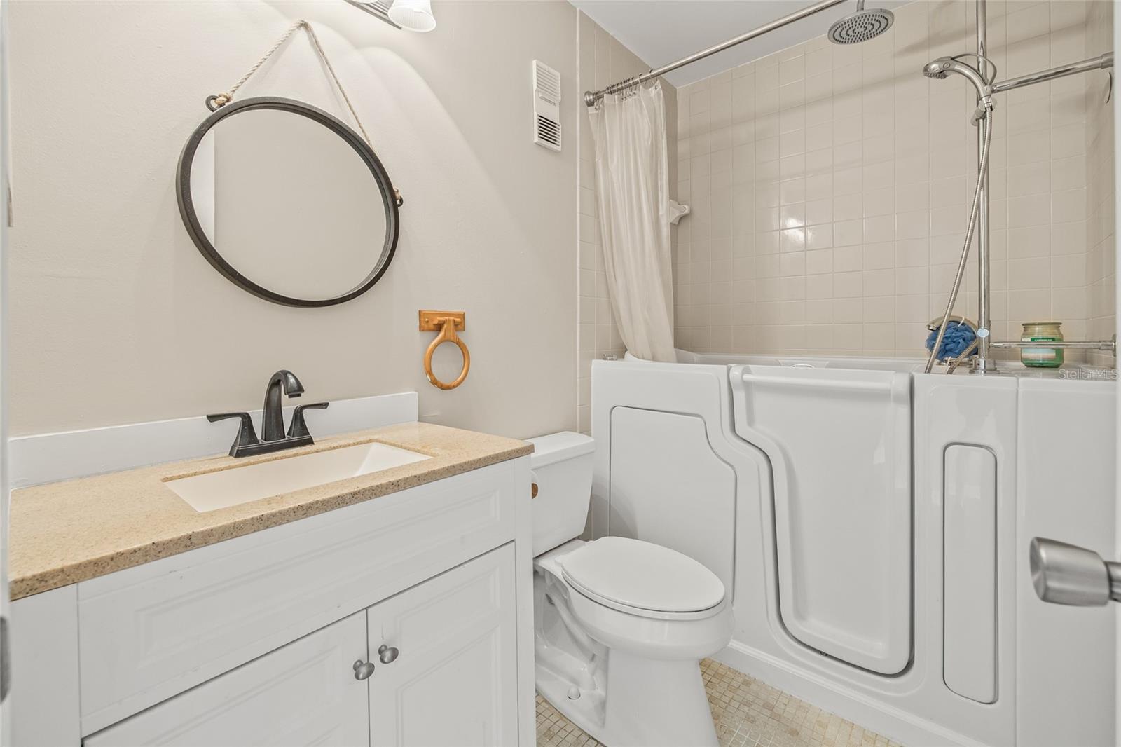 Image 14 of 20 For 416 Windrush Bay Drive 416