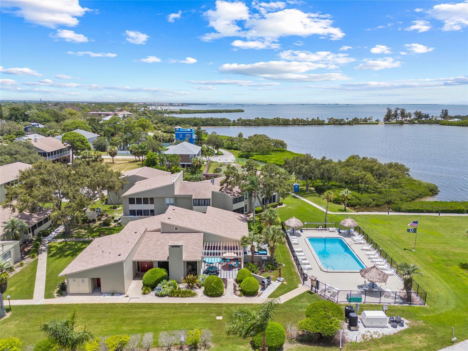 Image 3 of 20 For 416 Windrush Bay Drive 416