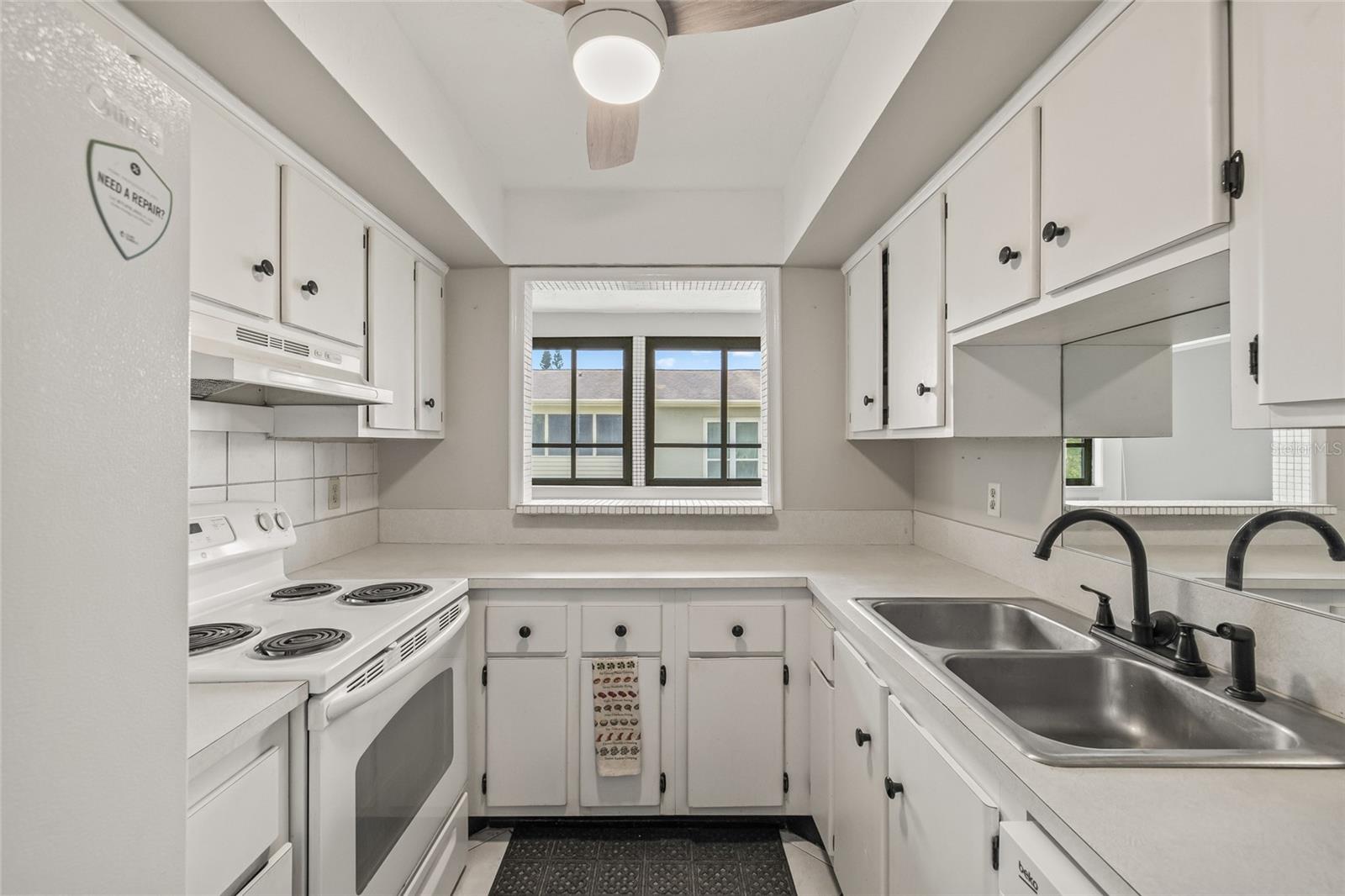 Image 9 of 20 For 416 Windrush Bay Drive 416