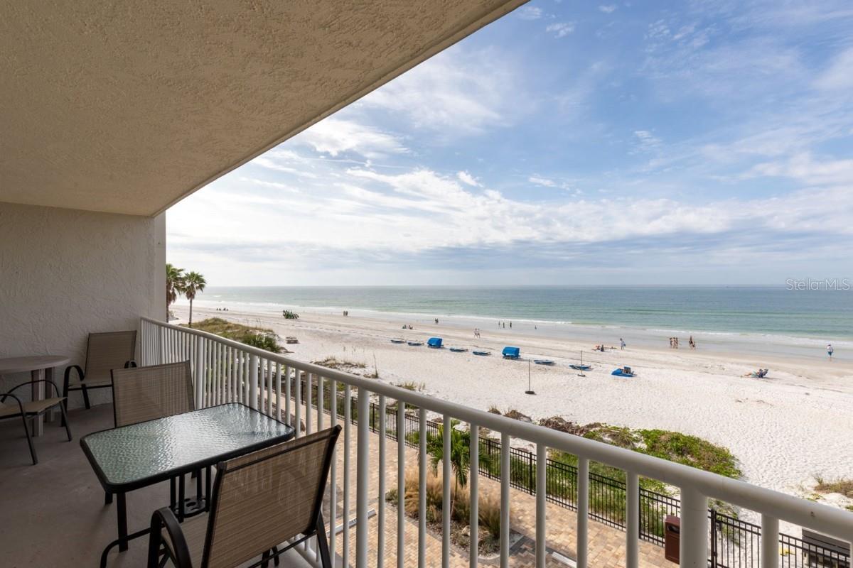 Image 14 of 32 For 19418 Gulf Boulevard 207