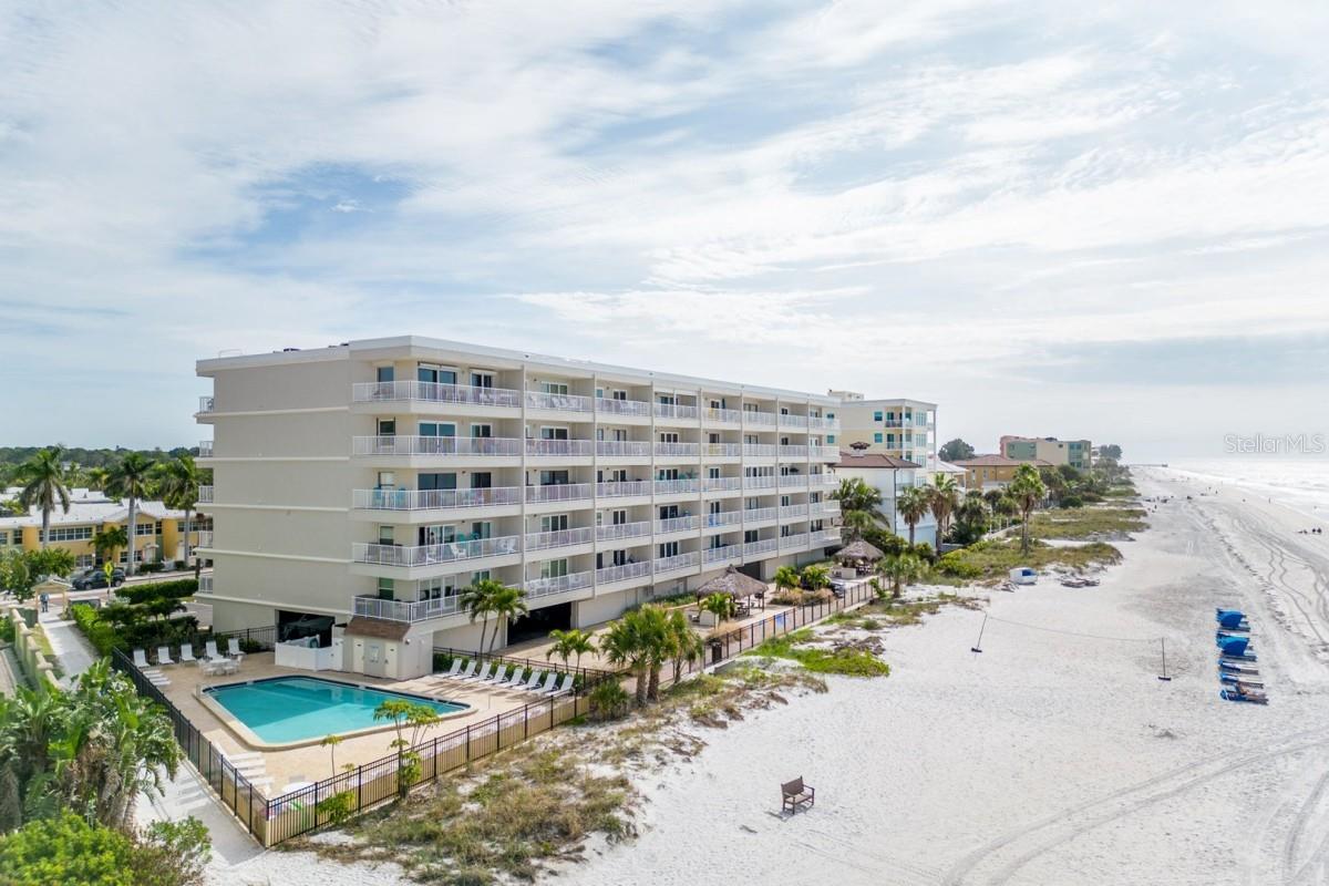 Image 2 of 32 For 19418 Gulf Boulevard 207