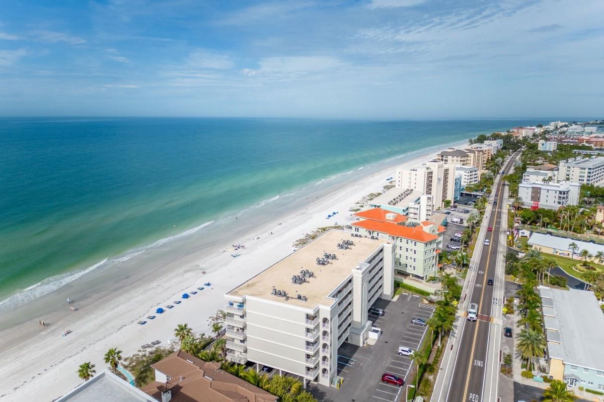Image 4 of 32 For 19418 Gulf Boulevard 207