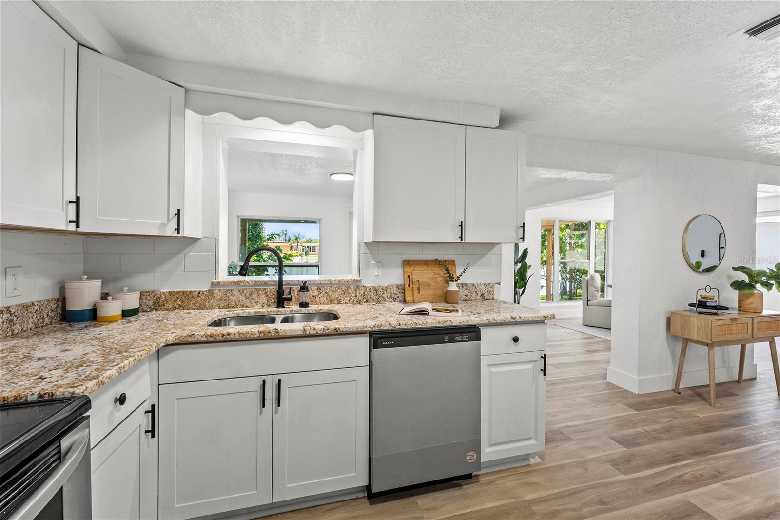 Listing photo id 9 for 4143 Baden Drive