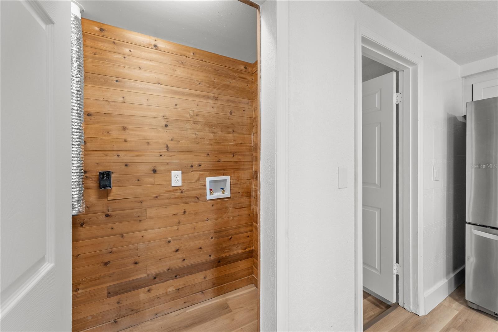 Listing photo id 10 for 4143 Baden Drive
