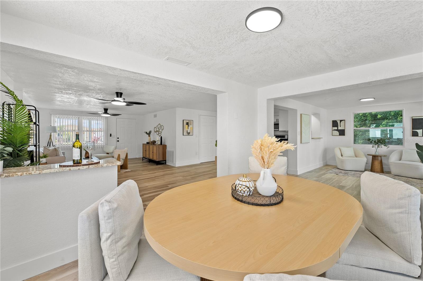 Listing photo id 12 for 4143 Baden Drive