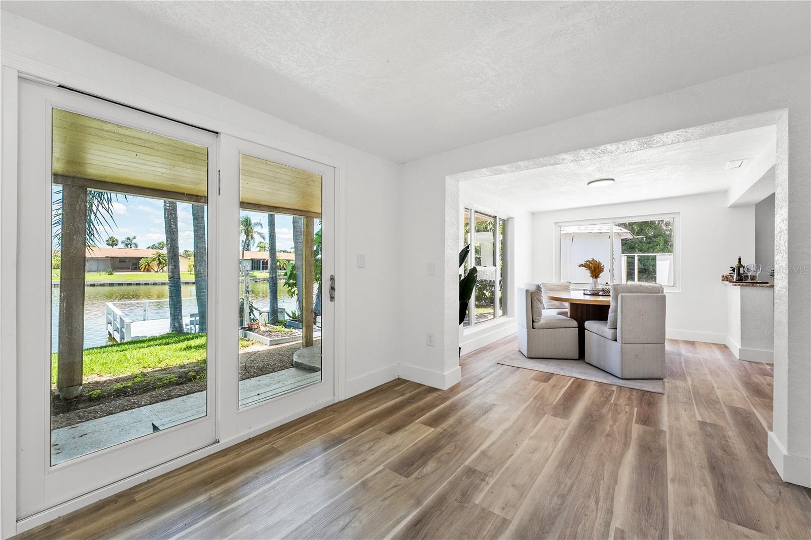 Listing photo id 13 for 4143 Baden Drive