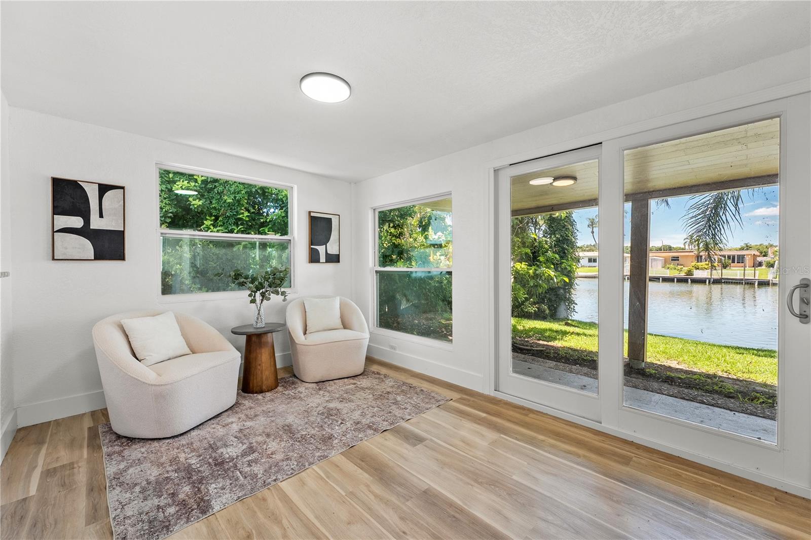 Listing photo id 14 for 4143 Baden Drive