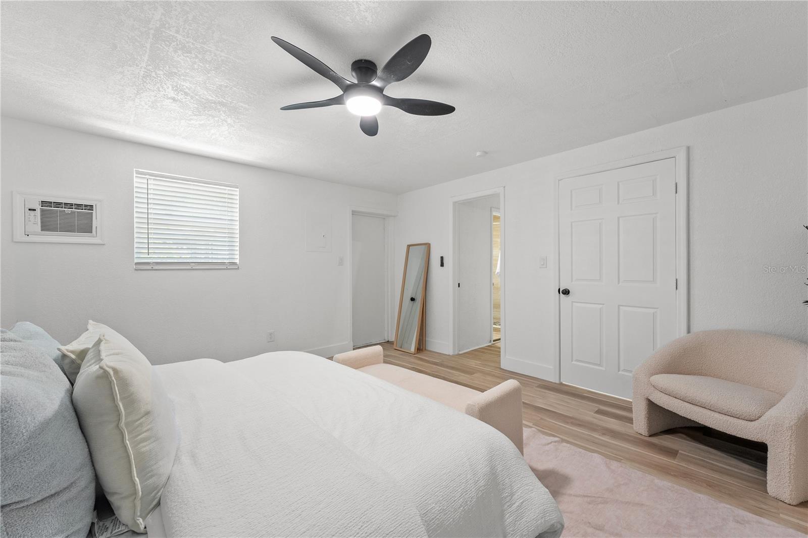 Listing photo id 17 for 4143 Baden Drive