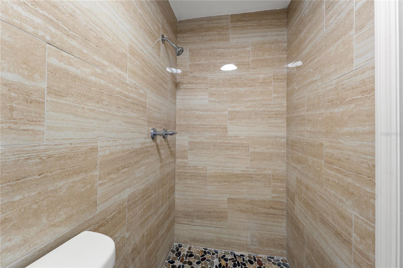 Listing photo id 18 for 4143 Baden Drive