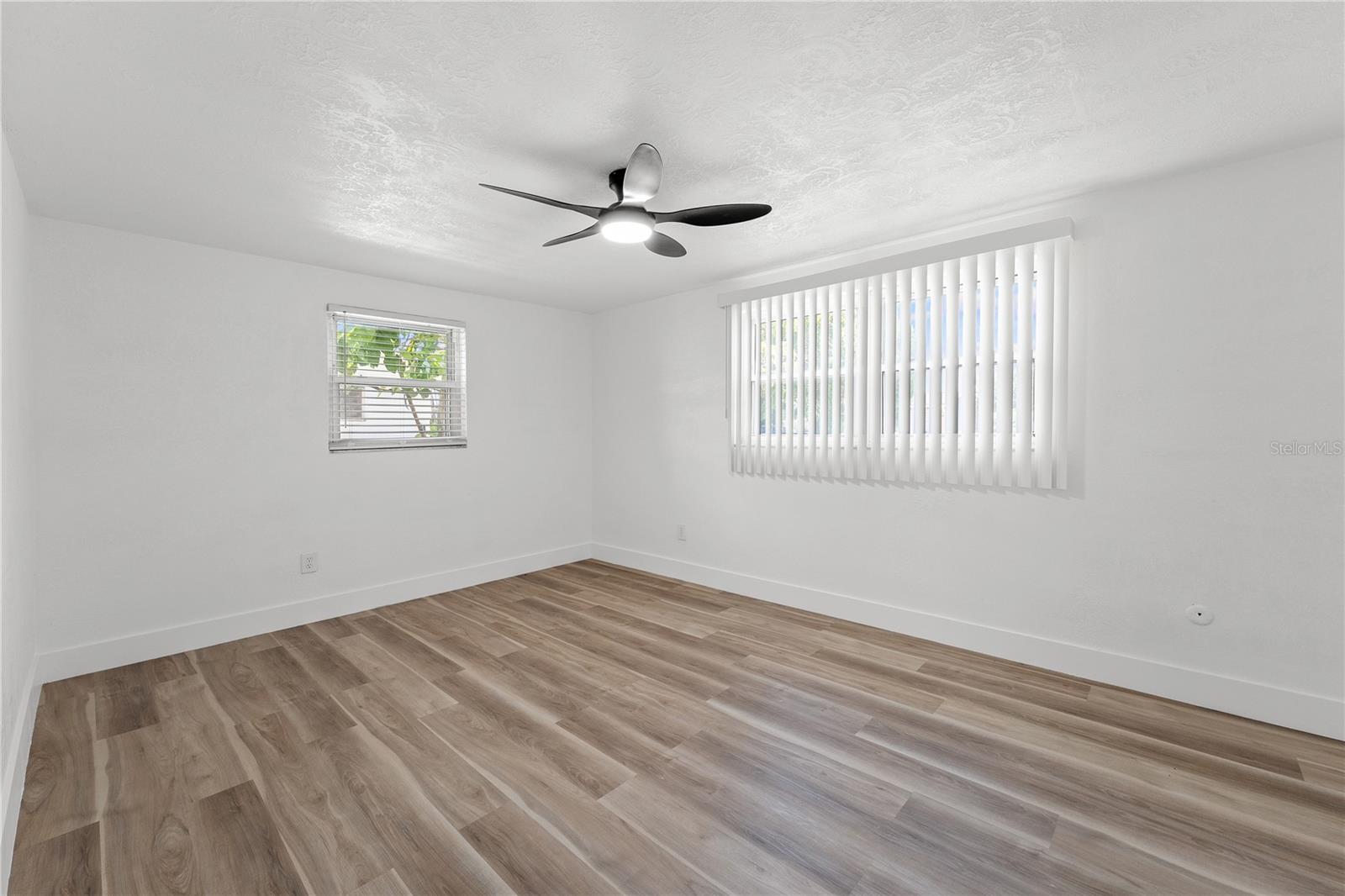 Listing photo id 24 for 4143 Baden Drive