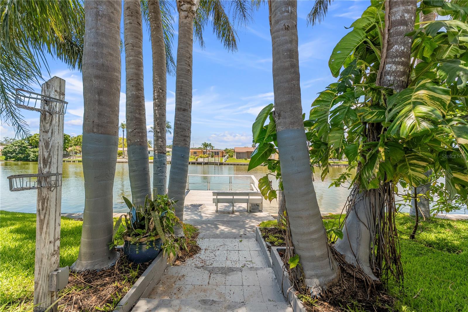 Listing photo id 27 for 4143 Baden Drive