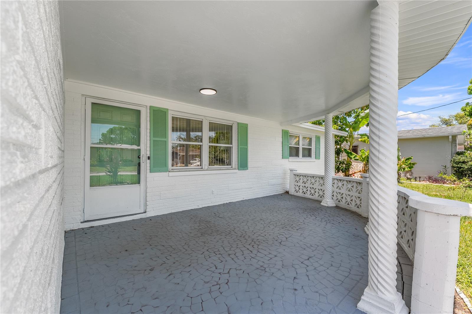 Listing photo id 2 for 4143 Baden Drive