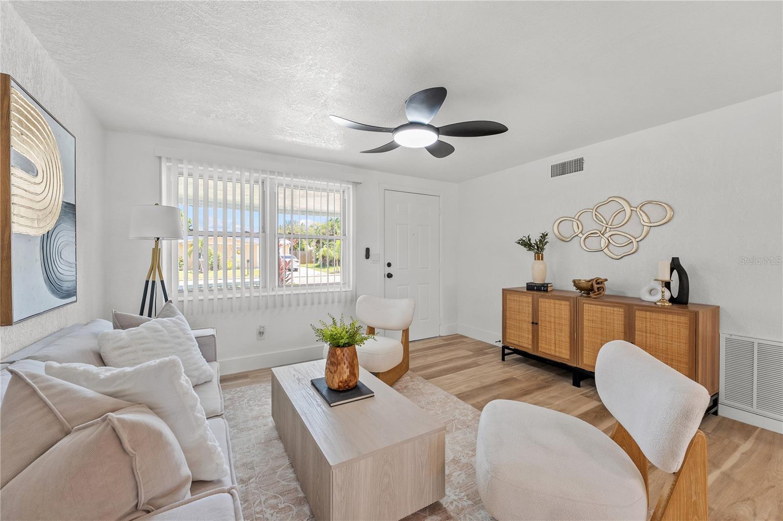 Listing photo id 4 for 4143 Baden Drive