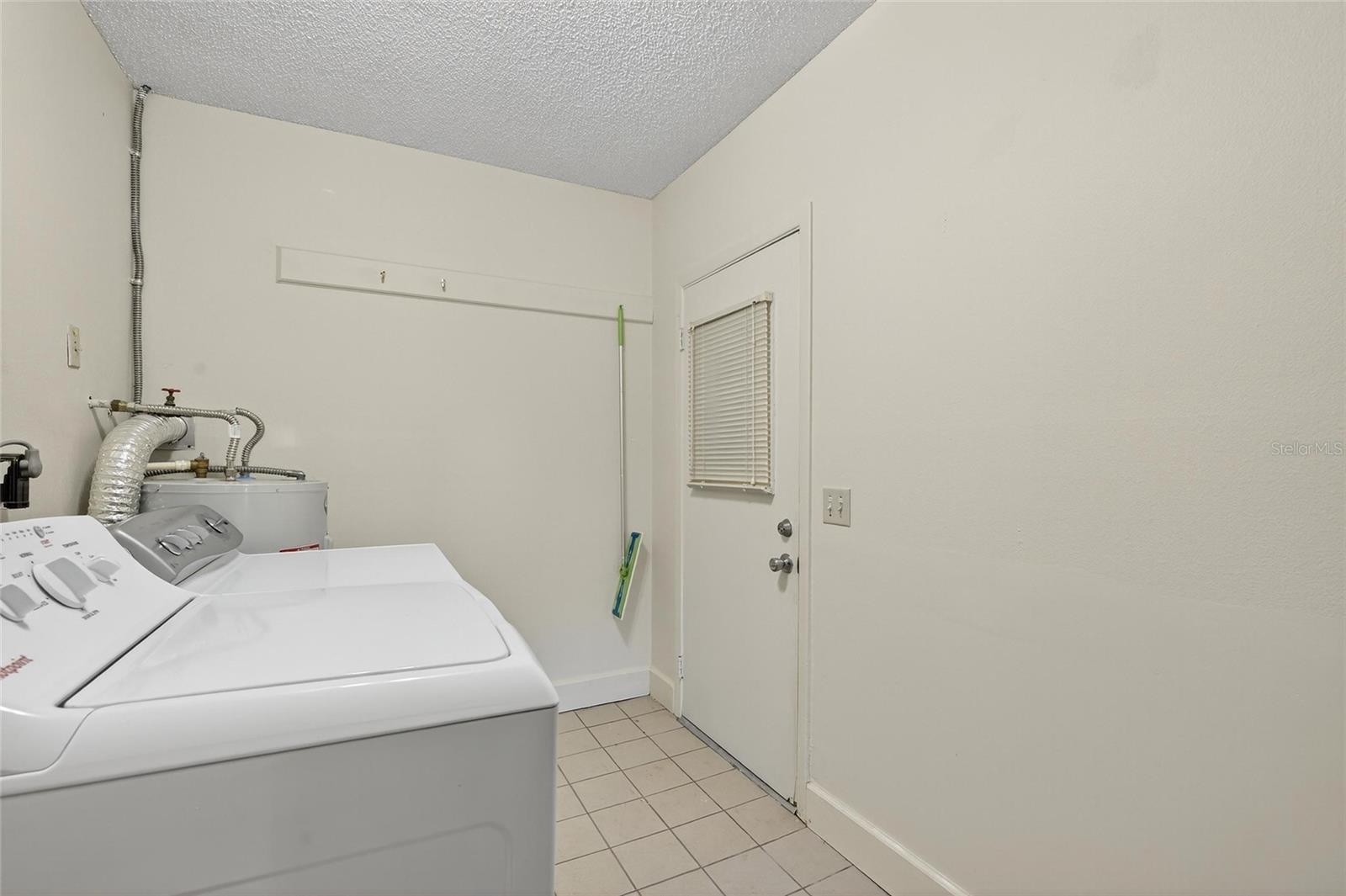 Image 43 of 77 For 1624 Costa Street
