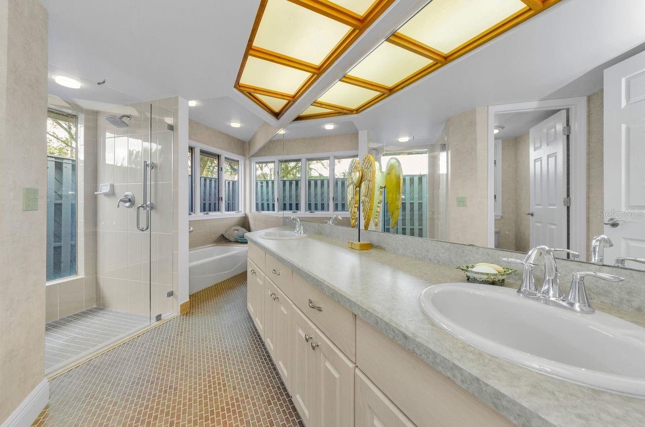 Image 22 of 39 For 10479 Longwood Drive