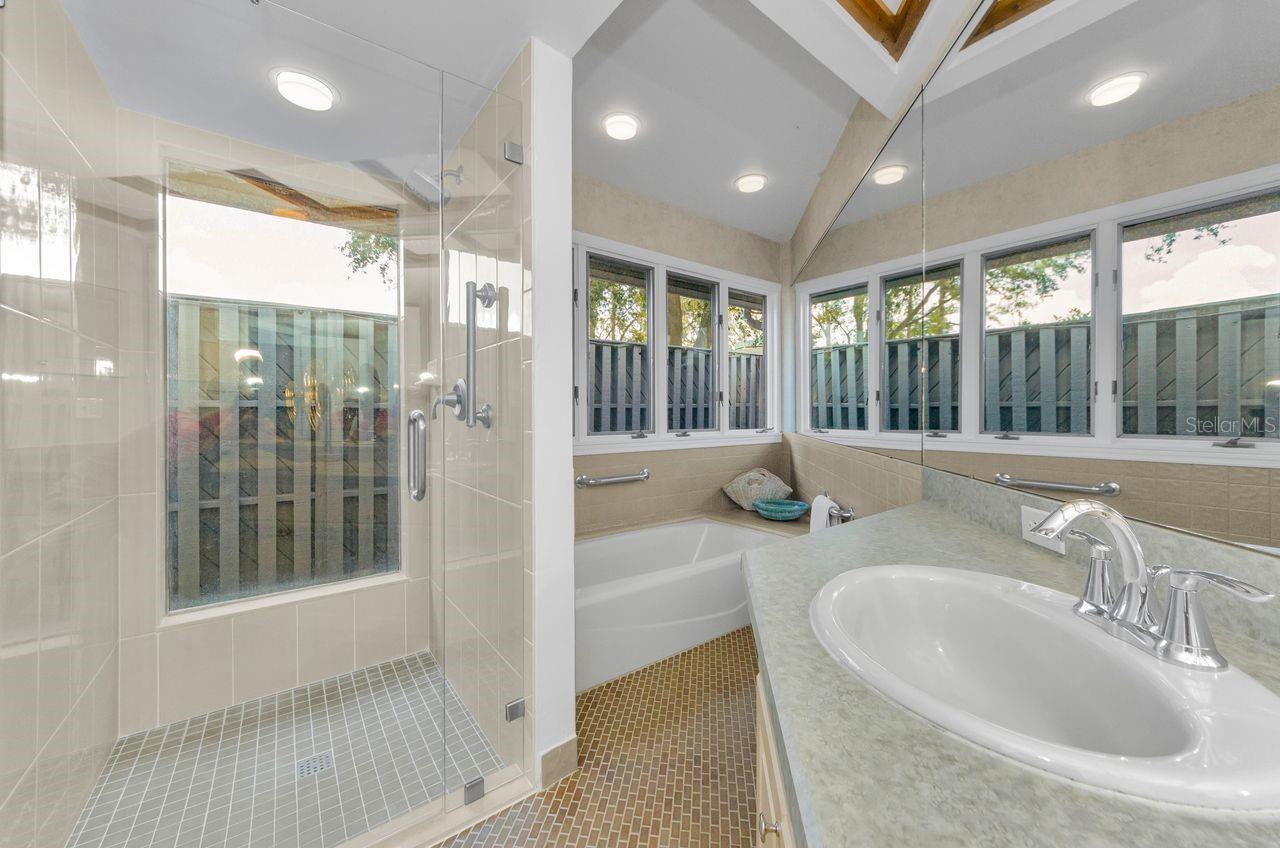 Image 25 of 39 For 10479 Longwood Drive