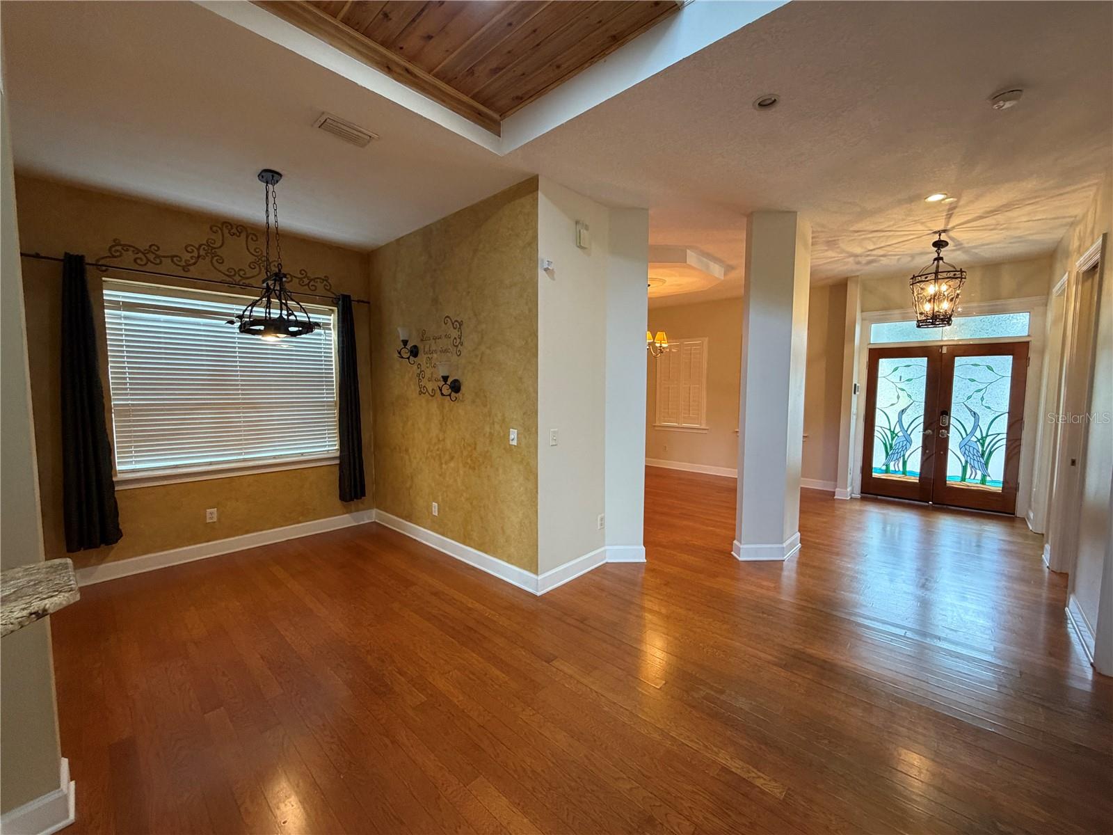 Image 26 of 66 For 11949 Riverhills Drive