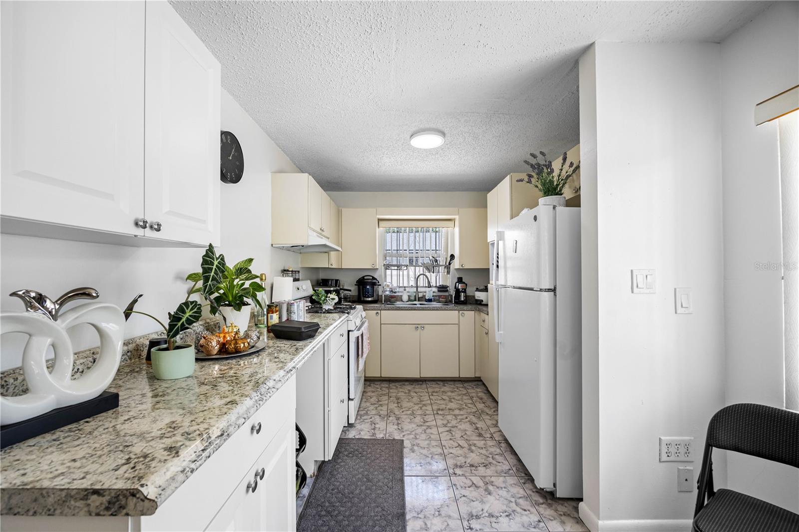 Image 21 of 40 For 4127 Comanche Avenue