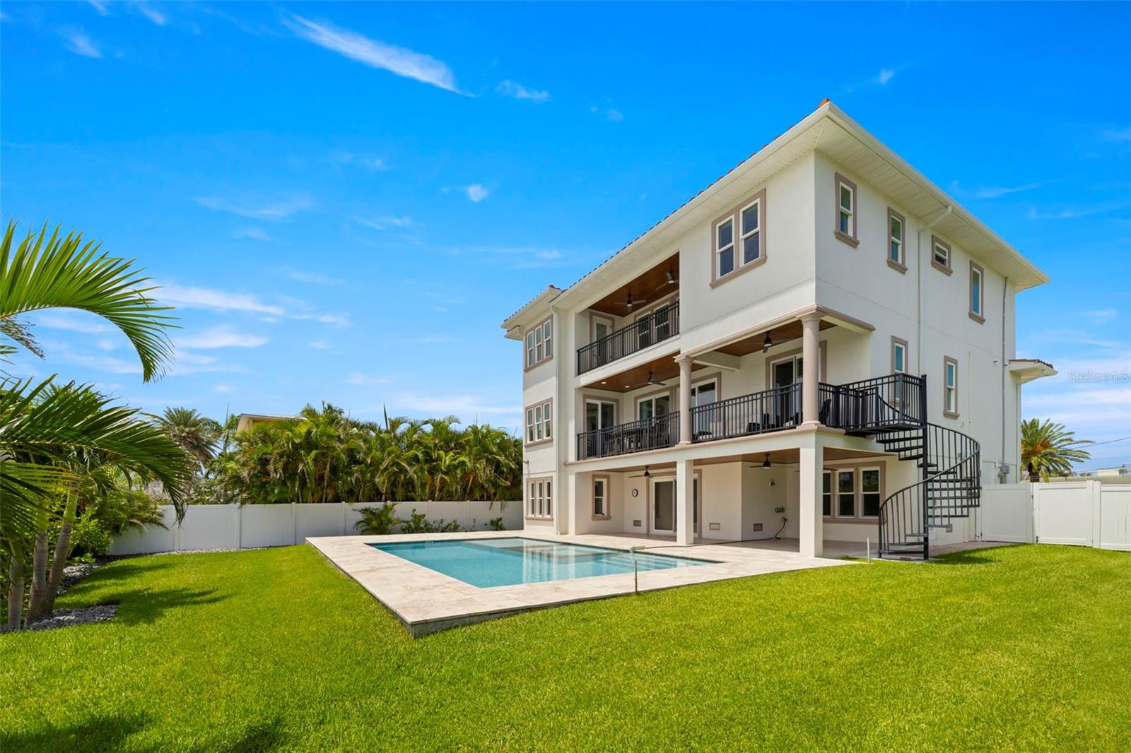 Image 4 of 51 For 3141 Hibiscus Drive W