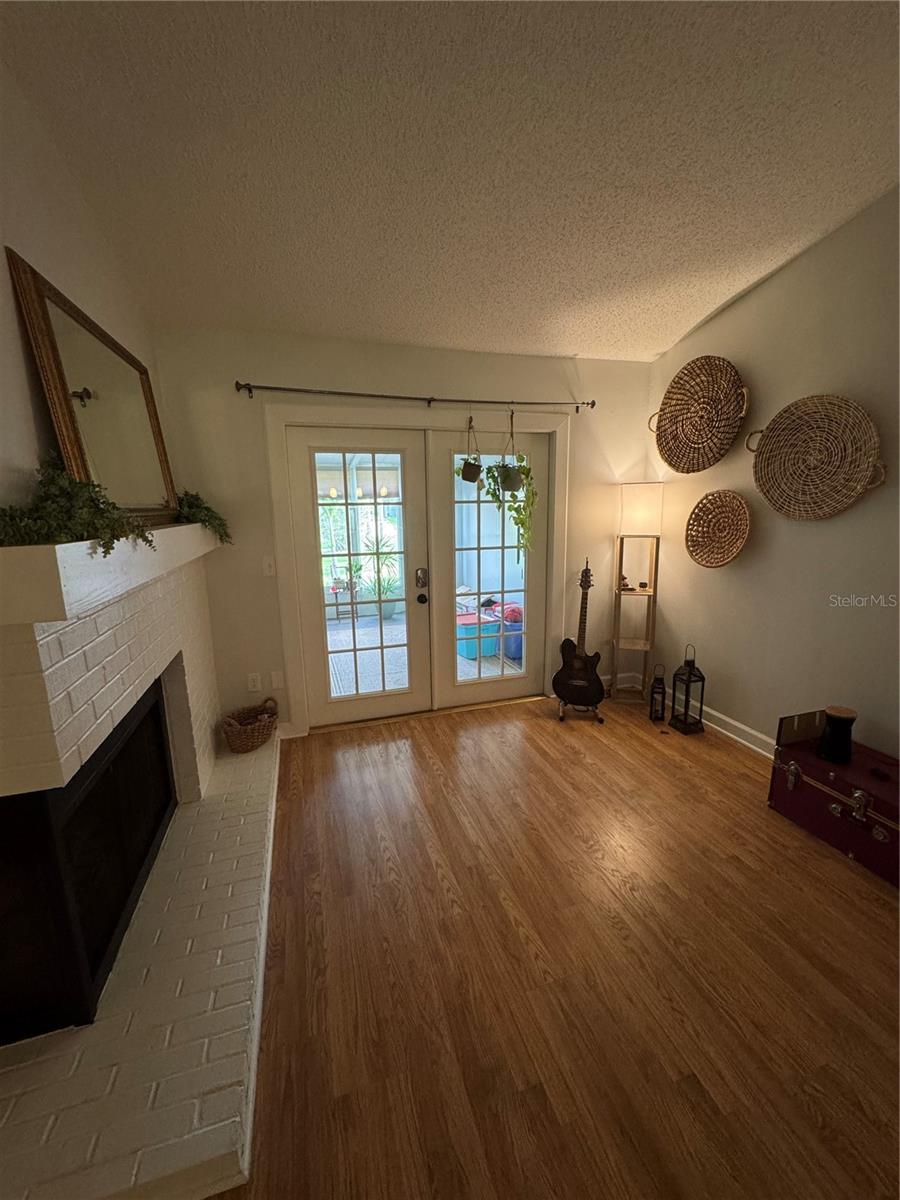 Image 4 of 9 For 190 Brigton Court