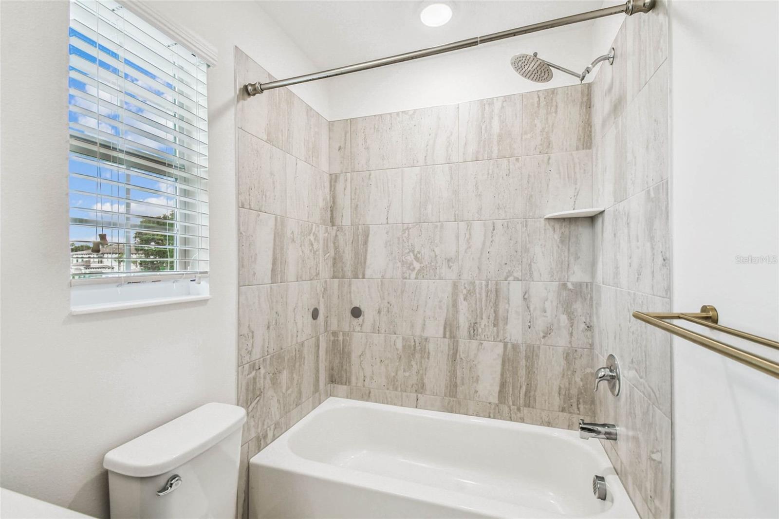 Image 43 of 57 For 2505 Saint Vincent Street