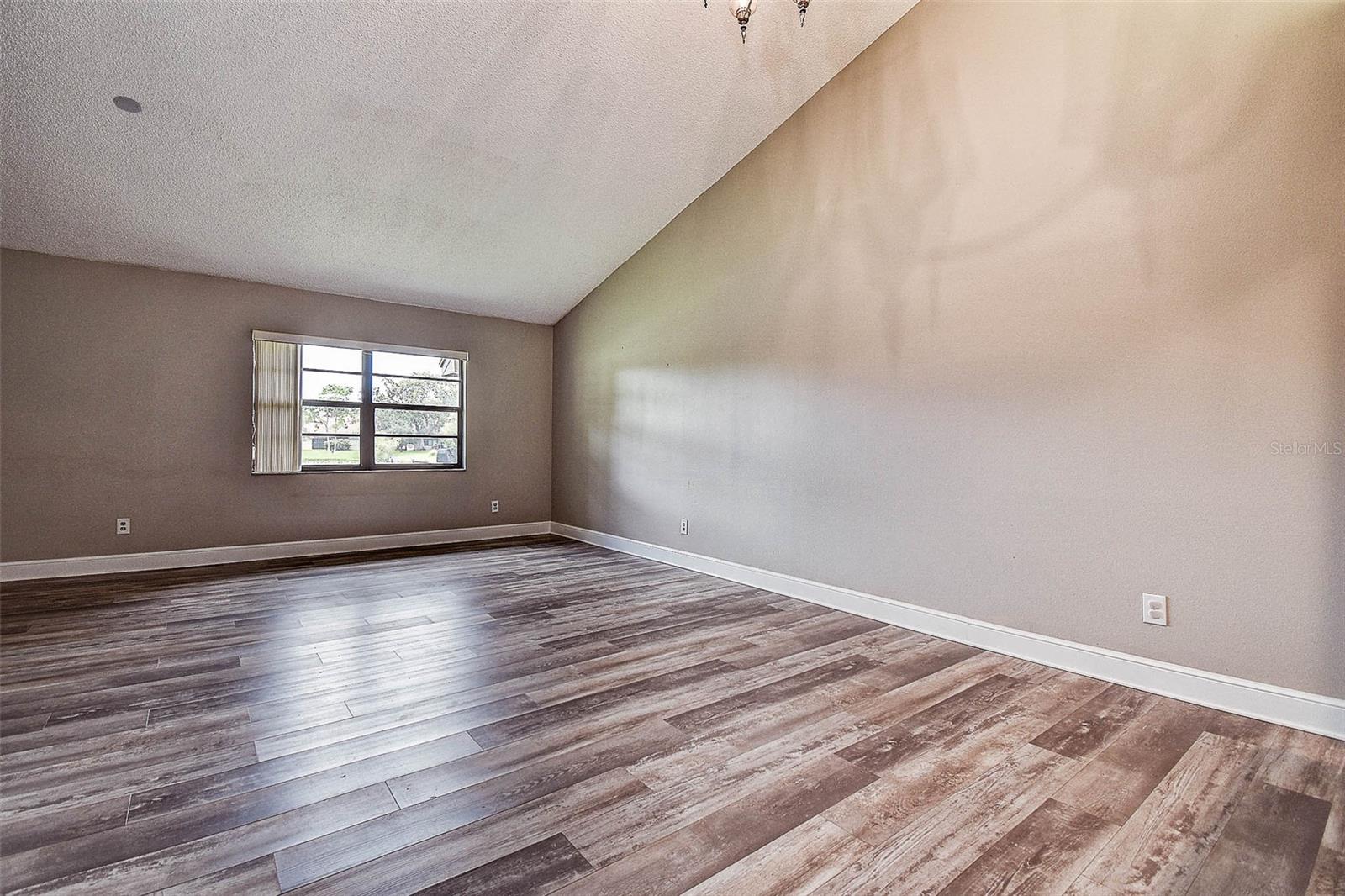 Image 18 of 38 For 9915 Lake Seminole Drive W