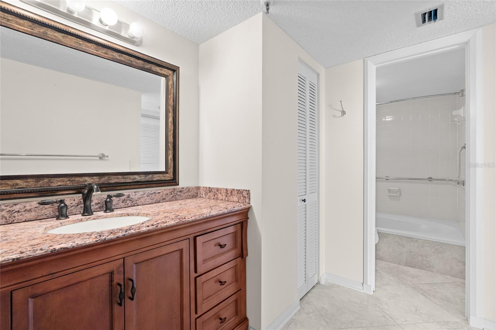 Image 19 of 36 For 5950 Pelican Bay Plaza S 605