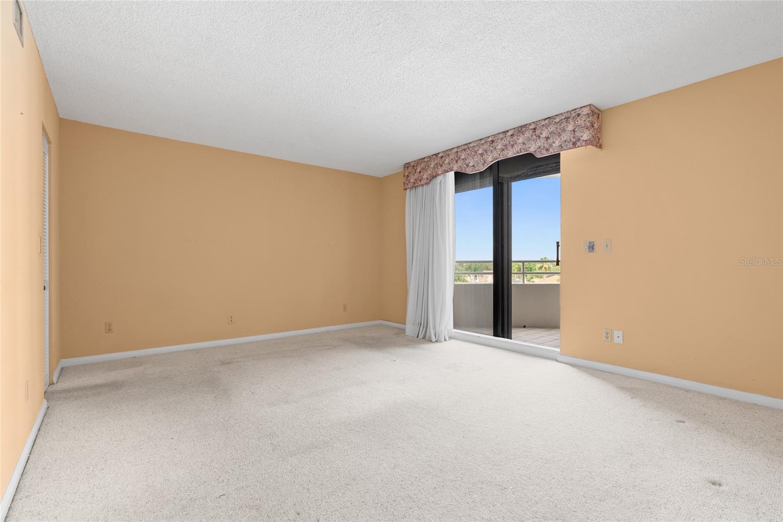 Image 21 of 36 For 5950 Pelican Bay Plaza S 605