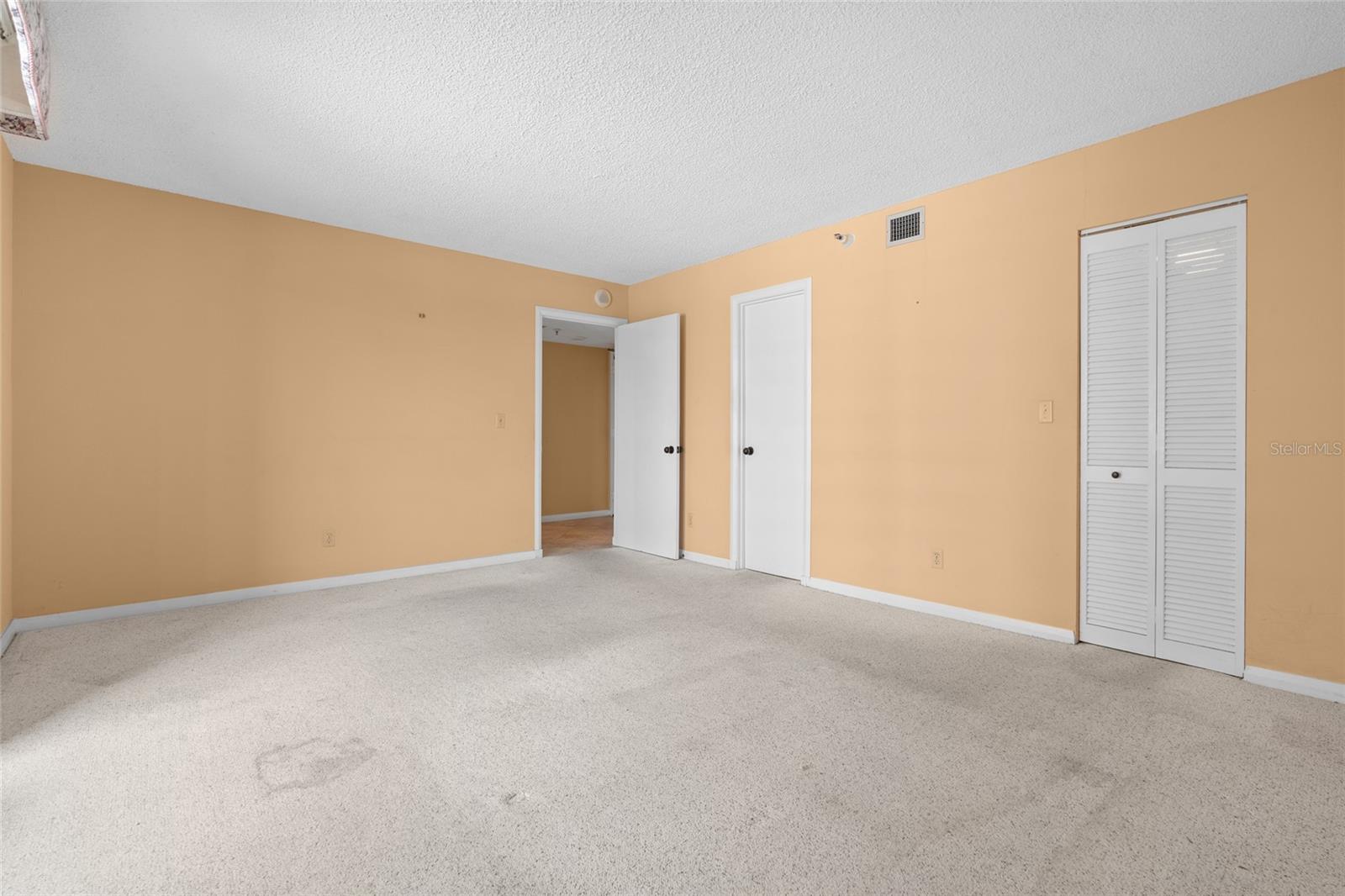Image 23 of 36 For 5950 Pelican Bay Plaza S 605