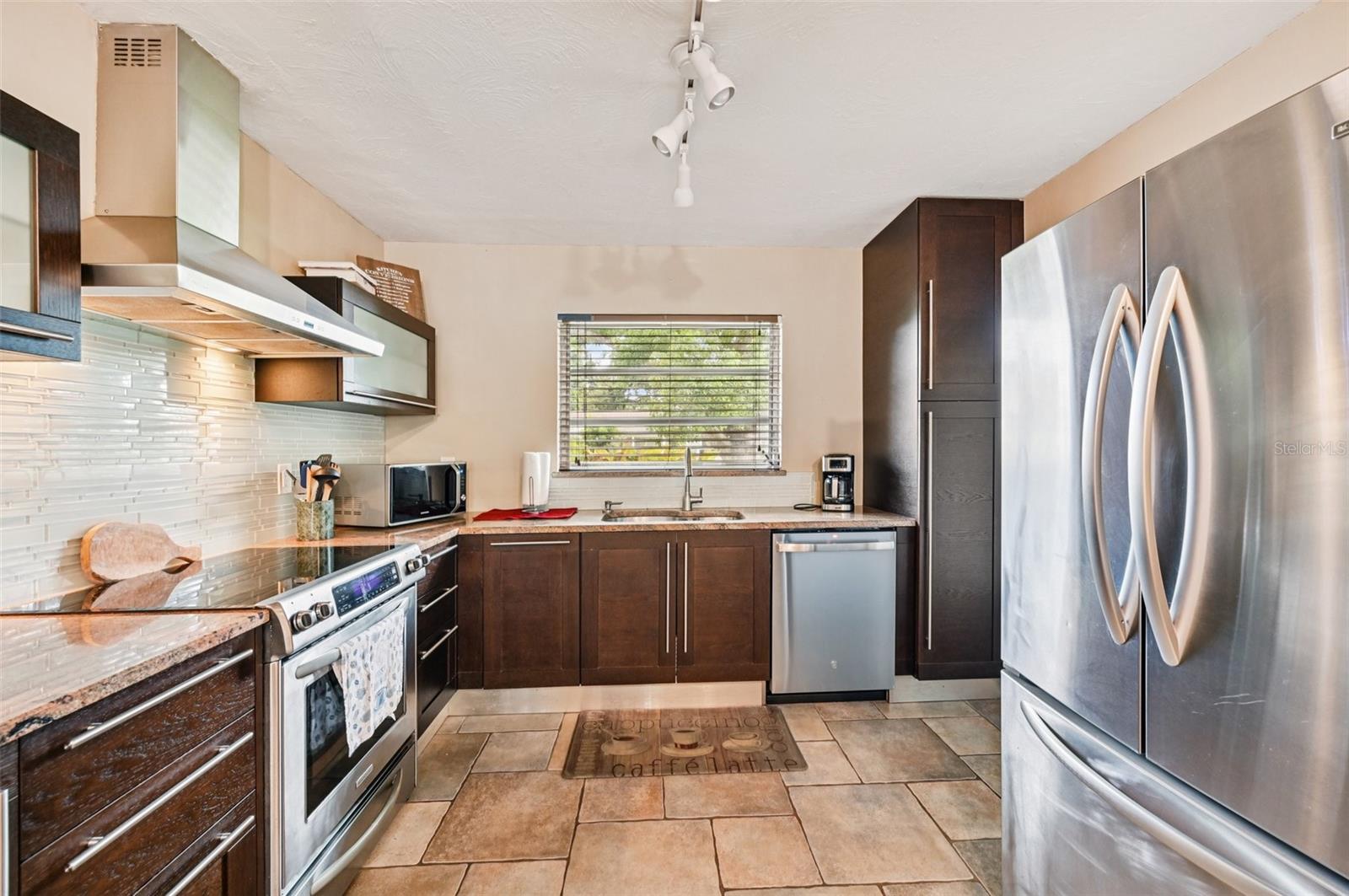 Image 10 of 28 For 2110 Goldenrod Street