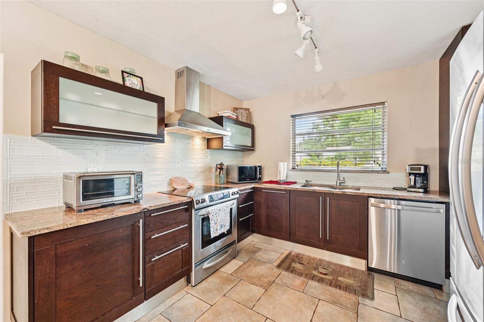 Image 7 of 28 For 2110 Goldenrod Street