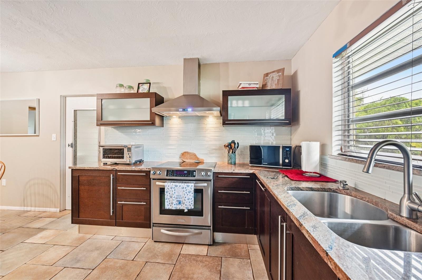 Image 9 of 28 For 2110 Goldenrod Street