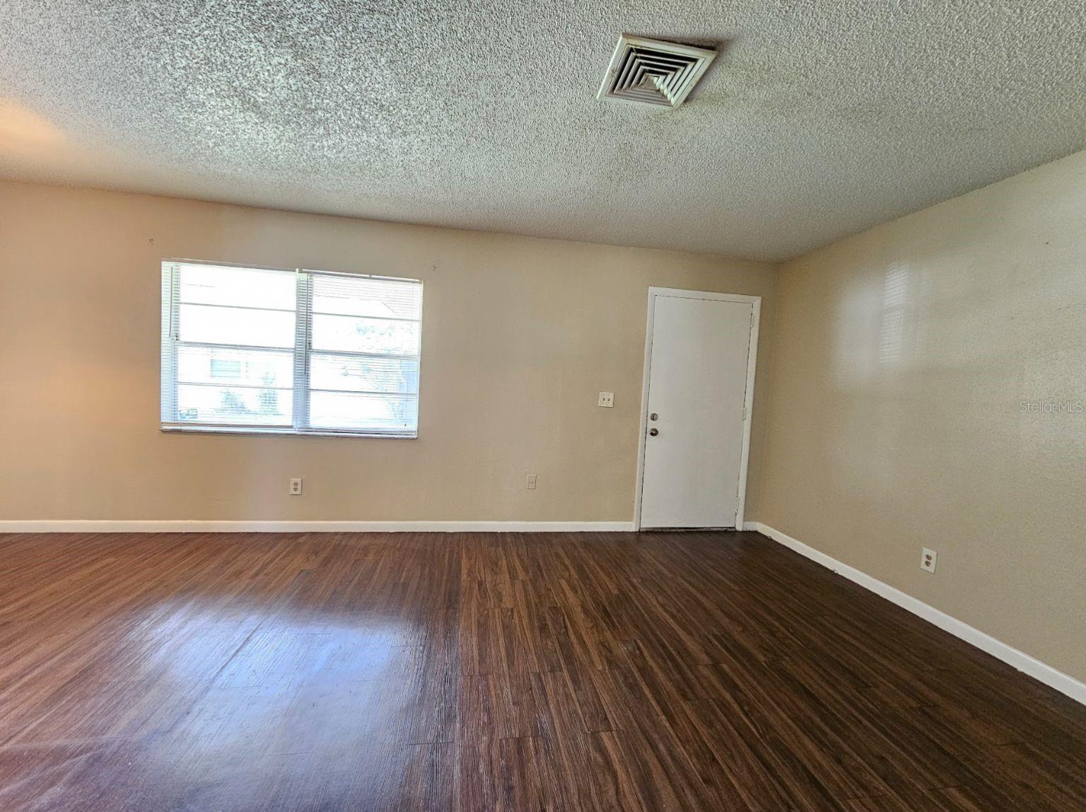Image 2 of 14 For 221 Jefferson Circle N